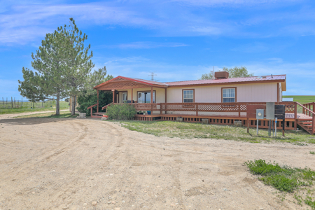 Country home for sale with acreage in Colorado - image 2