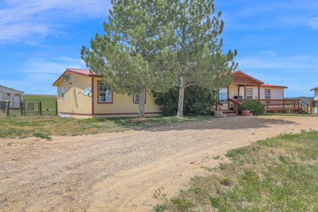 Country home for sale with acreage in Colorado - image 3