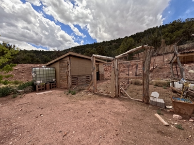Off Grid Homestead with Amazing Views - image 38