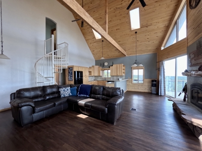 Off Grid Homestead with Amazing Views - image 4