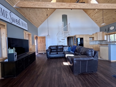 Off Grid Homestead with Amazing Views - image 5