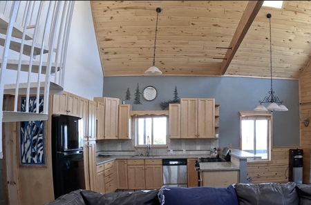 Off Grid Homestead with Amazing Views - image 8