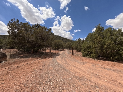 Off Grid Homestead with Amazing Views - image 40