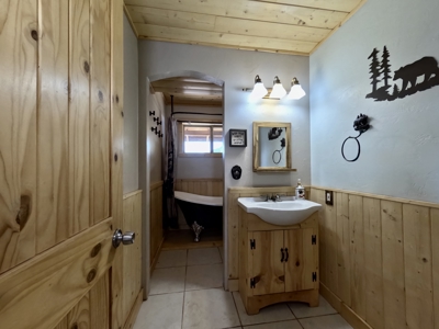 Off Grid Homestead with Amazing Views - image 11