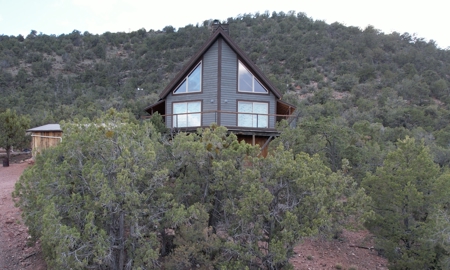 Off Grid Homestead with Amazing Views - image 1