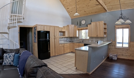 Off Grid Homestead with Amazing Views - image 7