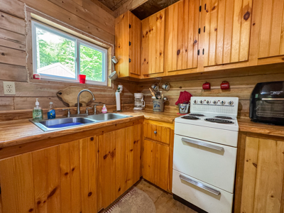 Cozy Lakefront Log Cabin - Lincoln, Maine - image 18