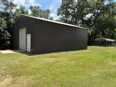 Welcome to your own slice of country paradise in Newton! - image 3