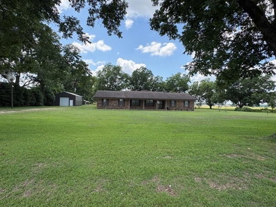Welcome to your own slice of country paradise in Newton! - image 2