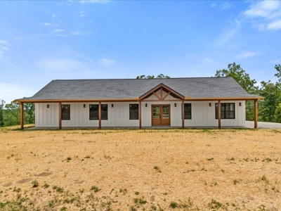 Country Home for Sale in Lewis County, Tennessee - image 1