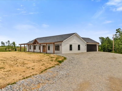 Country Home for Sale in Lewis County, Tennessee - image 4