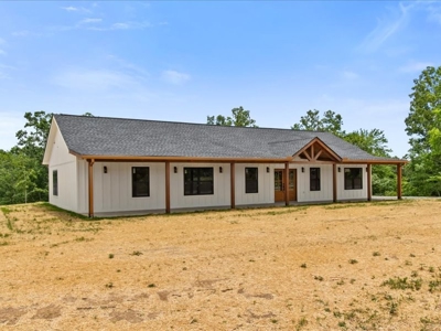 Country Home for Sale in Lewis County, Tennessee - image 3