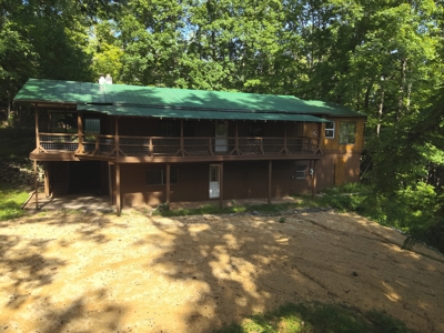 21-Acre Tennessee Log Home Premier Hunting Property in Linden, TN - image 2