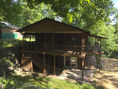 21-Acre Tennessee Log Home Premier Hunting Property in Linden, TN - image 3
