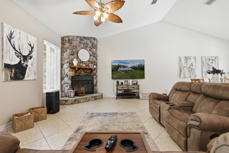 Beautiful Home on 5 Acres in O'Brien, Fl! - image 15