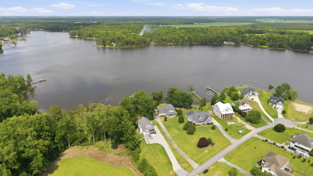 Bath Creek Beauty with Private Pier - image 19