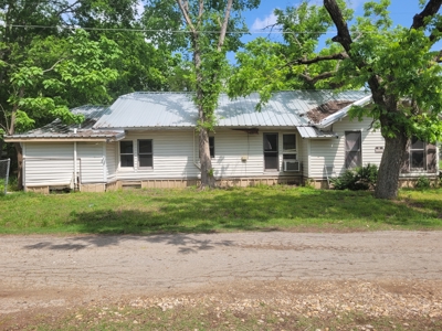Historic Investment Home with Rental Potential in Deport TX - image 7