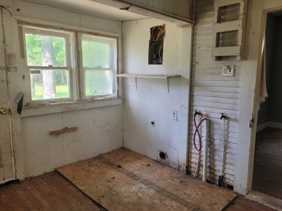 Historic Investment Home with Rental Potential in Deport TX - image 32