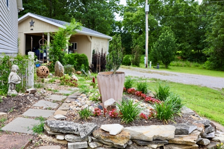Country Home With Acreage Near Salem Arkansas - image 1