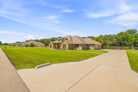 Custom-Built Country Retreat with Pool, Pool House, Theater Room - image 41