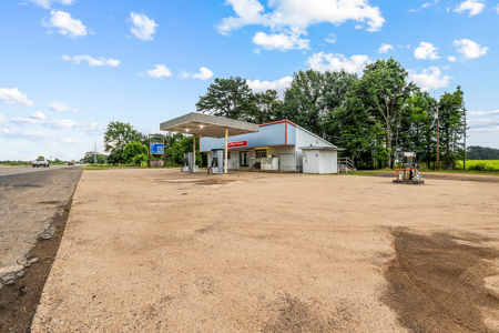 Commercial Property with Highway Frontage for Sale in Naples, TX - image 15