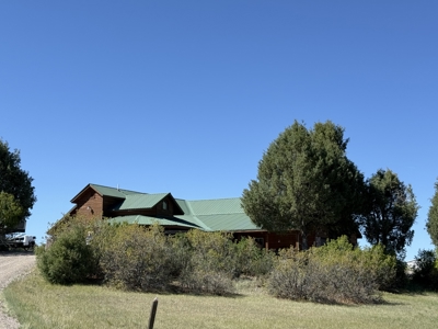 spacious home on 10.15 acres with meadows and a large garage - image 7
