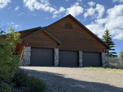 spacious home on 10.15 acres with meadows and a large garage - image 8