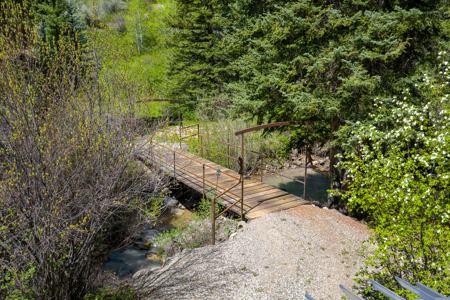 Colorado Mountain Hunting Retreat in Garfield County with Creek - image 4