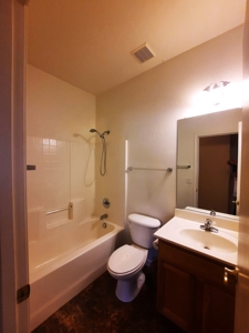 MOVE IN READY 3bed 2 bath well cared for home. - image 9