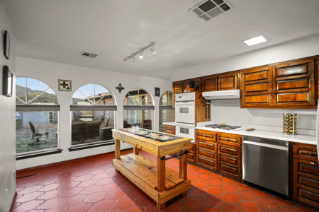 Hilltop Hacienda For Sale With Panoramic Views - image 10