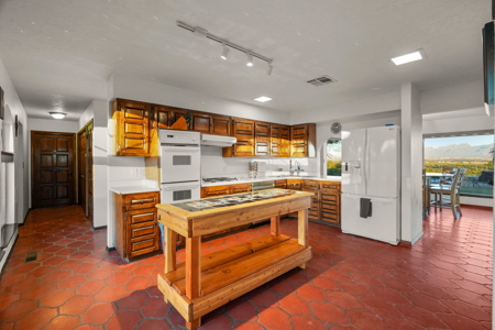 Hilltop Hacienda For Sale With Panoramic Views - image 8