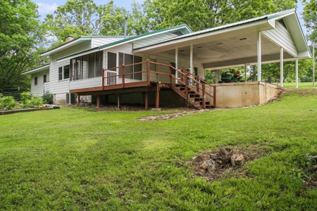 Income Producing Resort- 2 Homes and 5 Cabins Near Bull Shoal - image 3