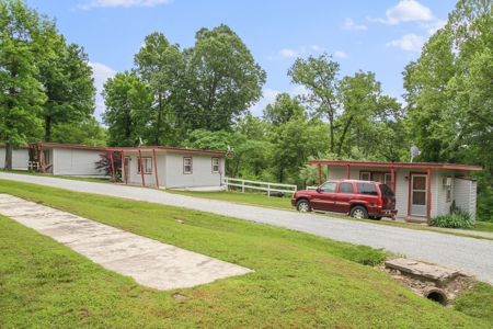 Income Producing Resort- 2 Homes and 5 Cabins Near Bull Shoal - image 40