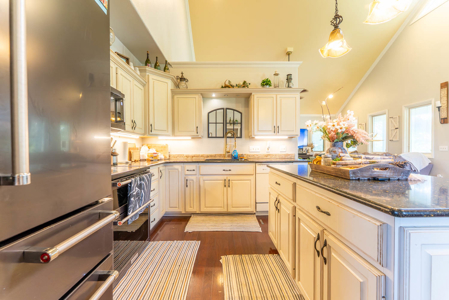Private Country Home on 2 Acres | Thayer, MO - image 13