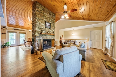 Country Home for Sale in Lewis County, Tennessee - image 4
