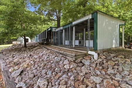 Country Home and Estate in West Plains, Howell County, Missouri - image 38