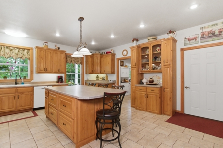 Country Home and Estate in West Plains, Howell County, Missouri - image 9