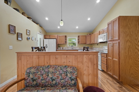 Gilchrist County Home on 10 Acres with Guesthouse and Pond - image 11