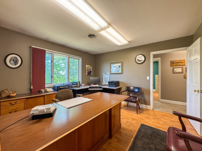 Large Commercial Space - Lincoln, Maine - image 31