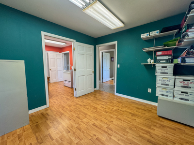 Large Commercial Space - Lincoln, Maine - image 27