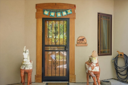 Luxury Mountain Retreat with Premier Equestrian Facilities - image 3