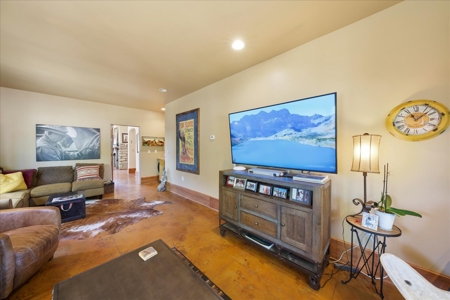 Luxury Mountain Retreat with Premier Equestrian Facilities - image 17