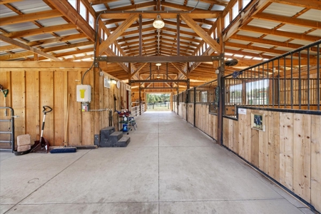 Luxury Mountain Retreat with Premier Equestrian Facilities - image 37