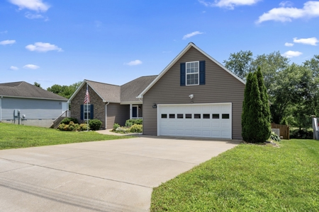 Updated Columbia Home with Pool & Main-Level Primary - image 3