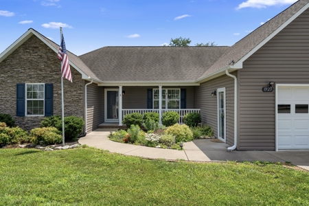 Updated Columbia Home with Pool & Main-Level Primary - image 4