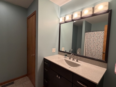 For Sale 3 Bed, 3 bath Home With Large Backyard Move-in Ready! - image 10