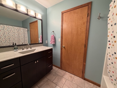 For Sale 3 Bed, 3 bath Home With Large Backyard Move-in Ready! - image 11