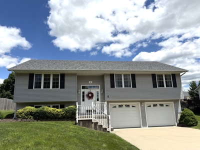 For Sale 3 Bed, 3 bath Home With Large Backyard Move-in Ready! - image 2
