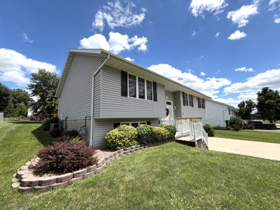 For Sale 3 Bed, 3 bath Home With Large Backyard Move-in Ready! - image 3