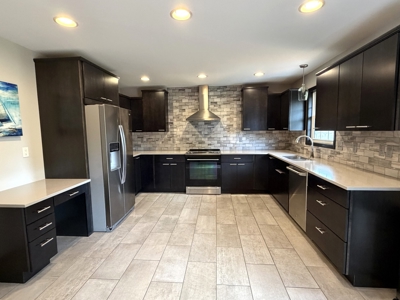 For Sale 3 Bed, 3 bath Home With Large Backyard Move-in Ready! - image 8